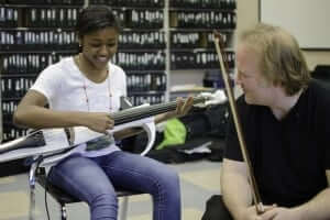 violinist educator can come into your school to teach electric violin and strings